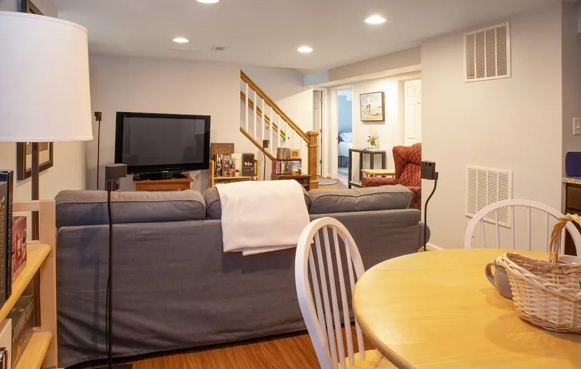 Webster Groves, MO - Private Suite at Peg's Place - Image 1