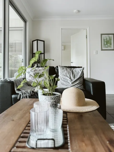 Kookaburra - Private One Bedroom Cottage with Lake View - Image 1