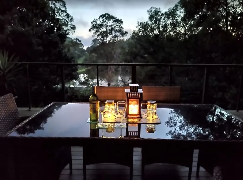 Kookaburra - Private One Bedroom Cottage with Lake View - Image 1