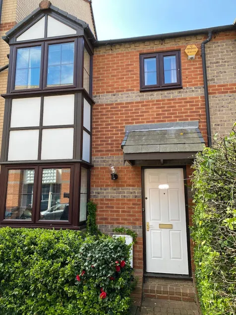 Townhouse for 5, near The Oracle, fast WIFI, patio - Image 1