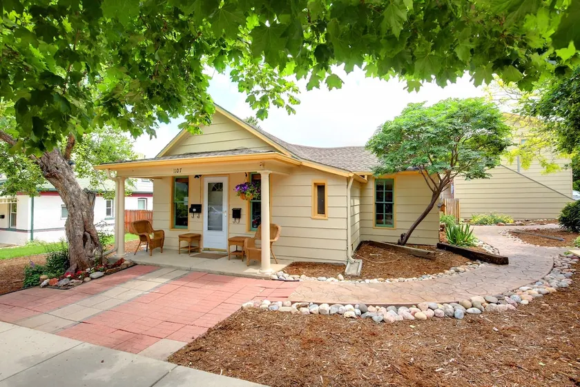 Golden Historic District 3BR Bungalow - Image 1
