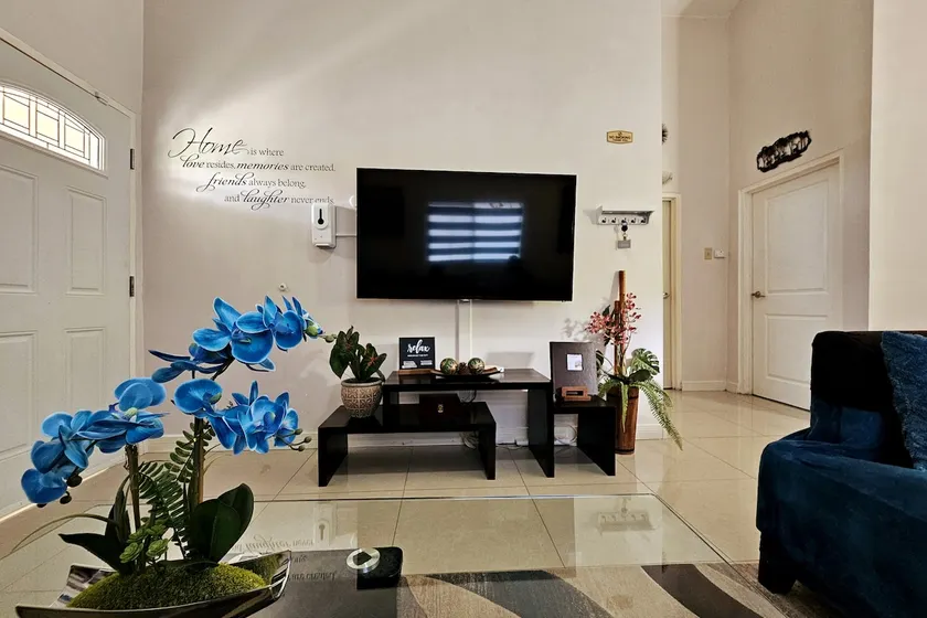 Royal Villa - Image 1