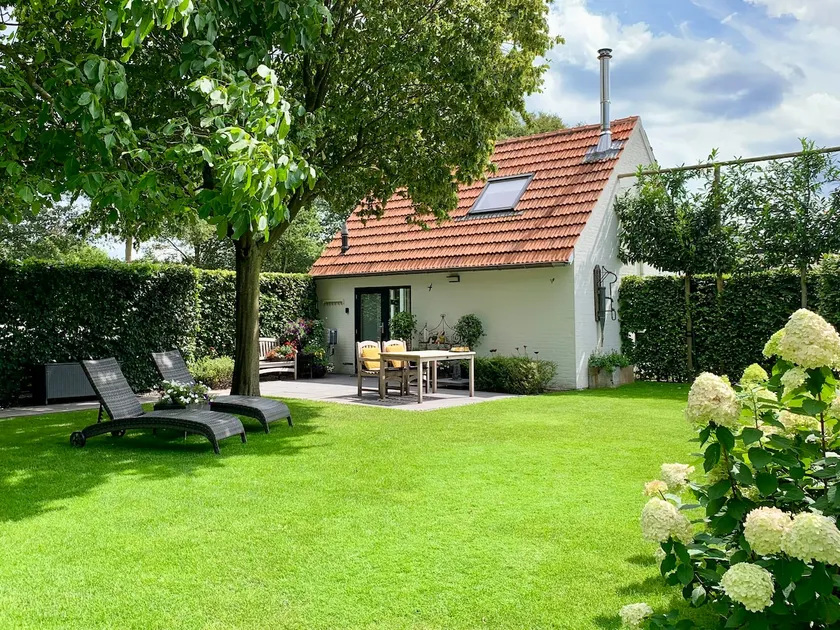 Luxury detached holiday home with private garden/terrace. - Image 1