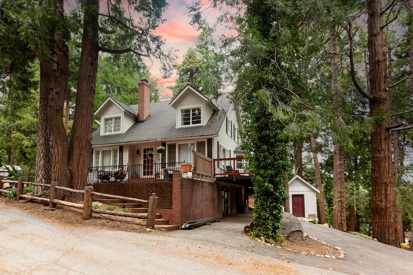 Alpine Farmhouse - Unique home on a large lot w/AC - Image 1