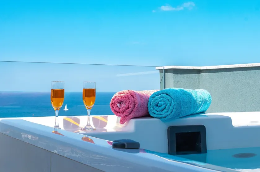 Rooftop villa/ lux suite with hot tub 360o views - Image 1