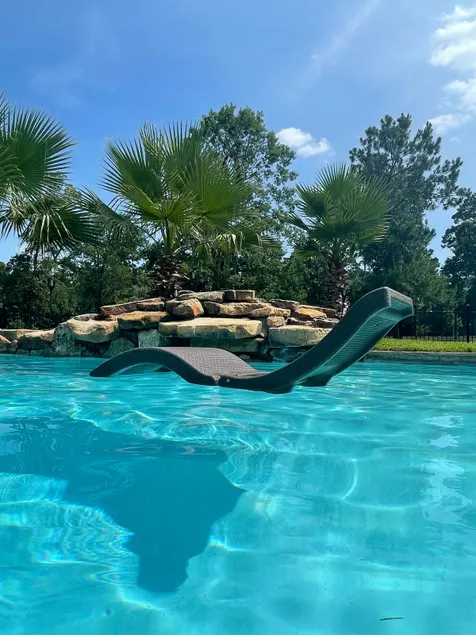 Bienvenue dans votre belle propriété! Piscine, bain à remous, ruisseau sur 10 acres privés clôturés - Image 1