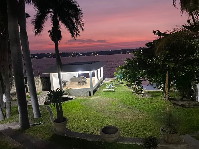 Quinta Iberia Tequesquitengo, a lakeside property - Image 1