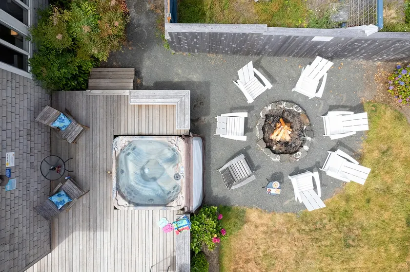 GG:WalktoBeach~Hot tub~FirePit~Bikes~PingPong~Dog - Image 1