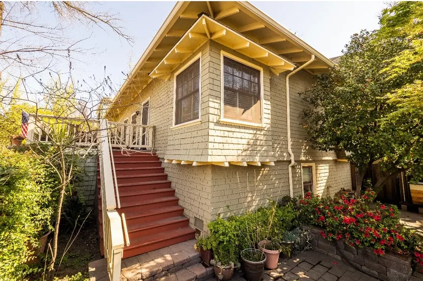 1912 Craftsman | 2 Suites | Near Parks | Garage - Image 1