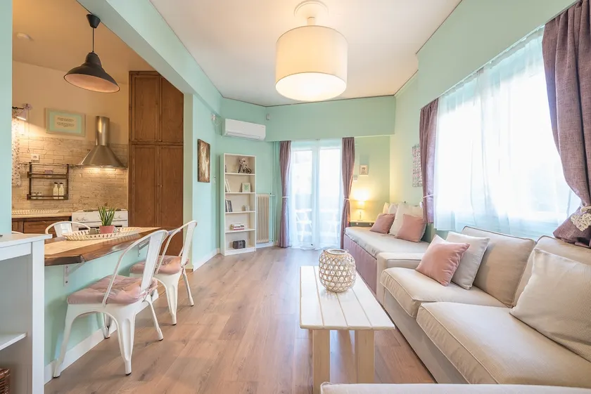 Diamond Home 1 | Romantic Gem, 20' to Acropolis - Image 1
