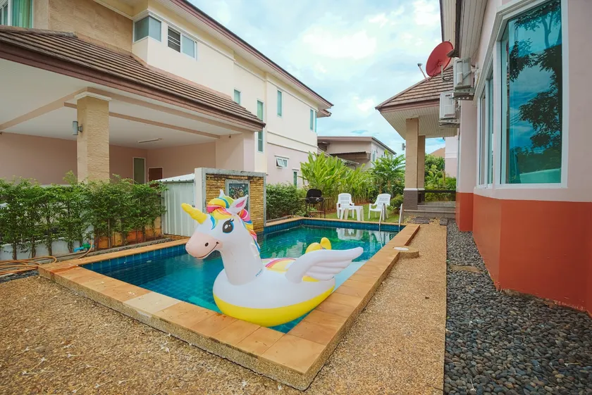 Four Bedroom Pool Villa in Krabi - Image 1