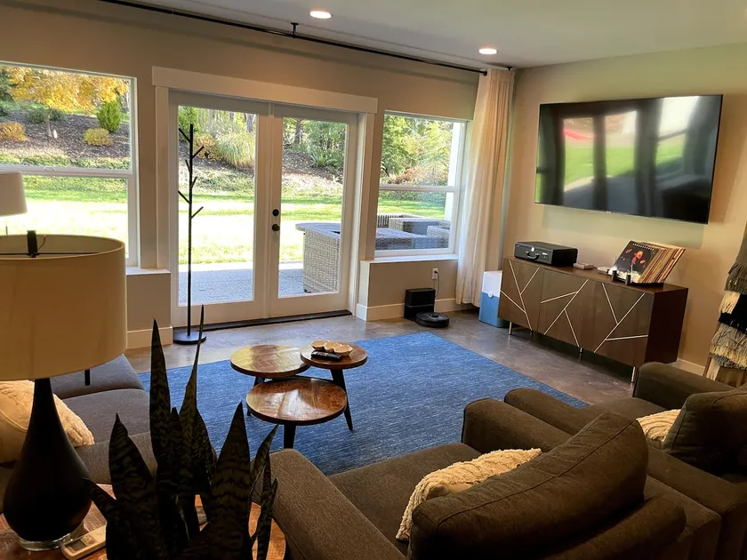 The Travelers Retreat-Spacious 2 bdrm-EV Charging - Image 1