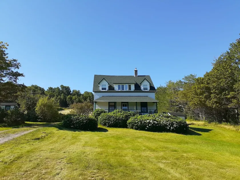 Farmhouse by Baddeck Bay - Peaceful Retreat while Exploring Cape Breton - Image 1