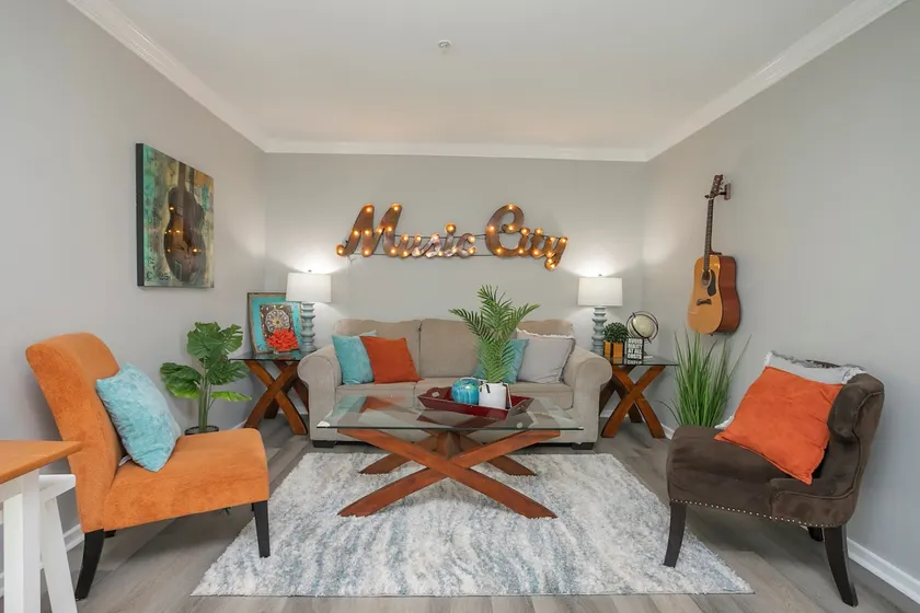 Downtown Condo w/ Pool. Walk to Broadway! - Image 1