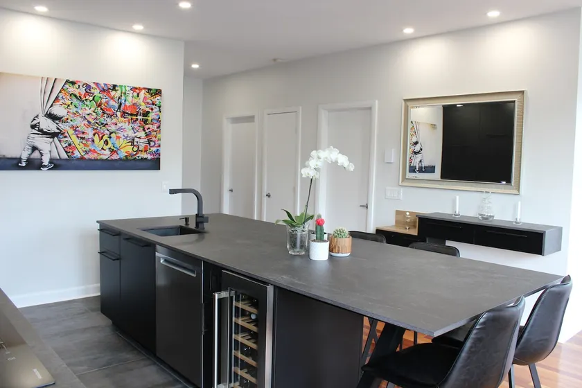 Amazing condo heart of Mile-End - Image 1
