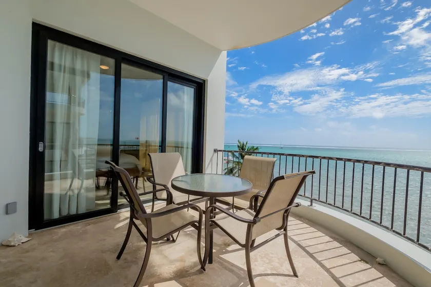 Diamante Beachfront Suites - Image 1