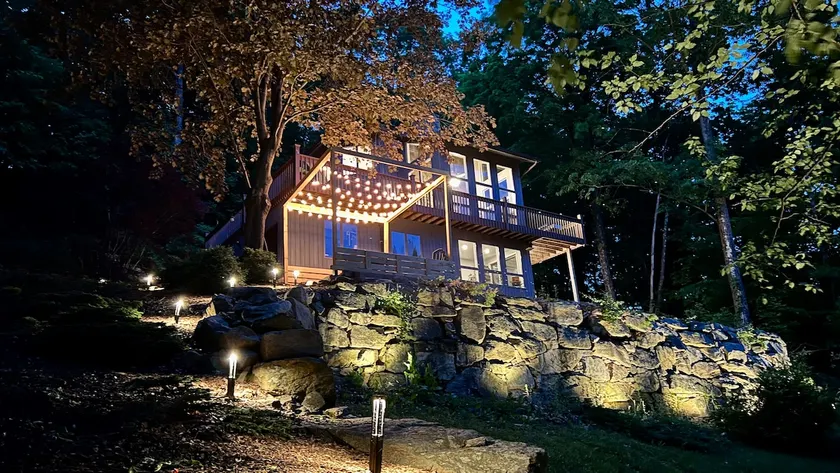 Private Hilltop Cabin at Houndcliffe - Image 1
