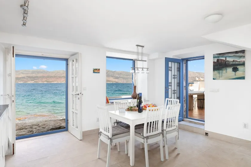 Illyria, just 3m from the sea! - Image 1