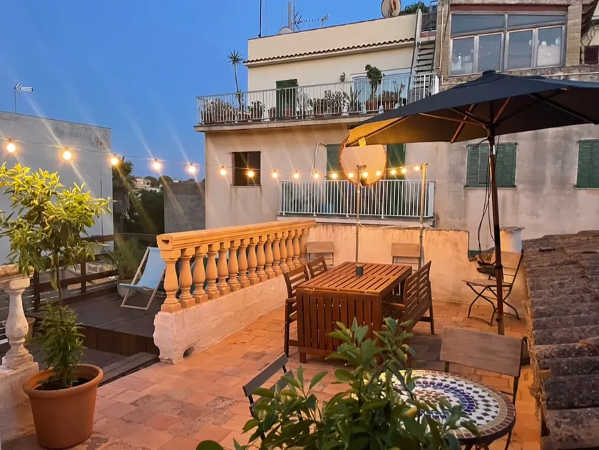 Apartment with beautiful roof terrace - Image 1