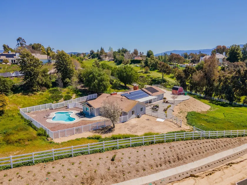 Beautiful Wine Country 4 Bdrm with Pool/Spa/Views! - Image 1