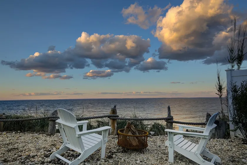 Incredible 2 Bedroom Waterfront Cottage! - Image 1