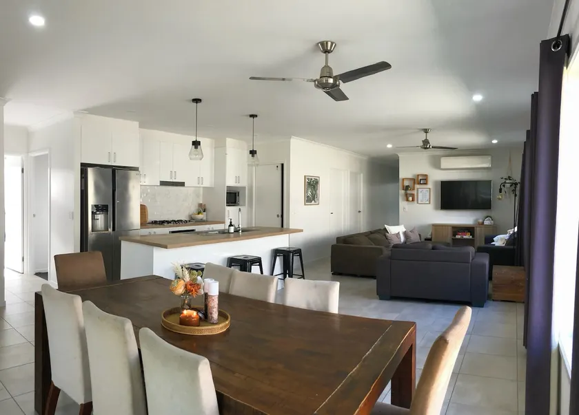 Beautiful Modern family home in Paradise! - Image 1