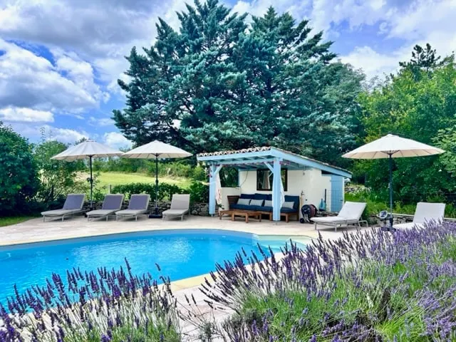 Barn- och husdjursvänligt stengård med privat pool på 2 tunnland - Image 1