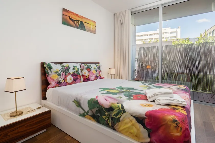 Quiet Balcony 2BR City Centre AC Metro Parking - Image 1