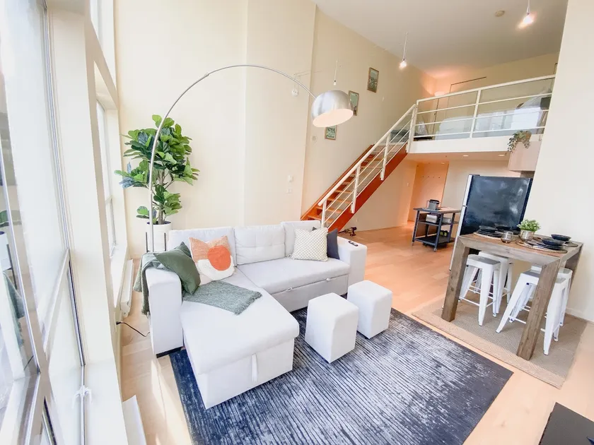 2 Floors LOFT, Downtown Vancouver! - Image 1