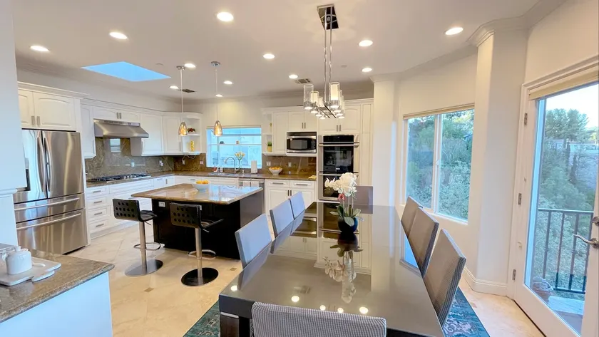 Luxury Modern w/ Great LA Views - Image 1
