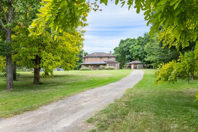 Private 5-Acre Estate-Weekend Getaway-Penrith-5B3B - Image 1