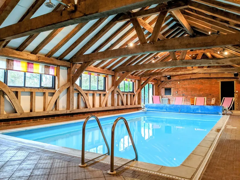 Kent Pool Cottage ~ Private Indoor Heated Pool - Image 1