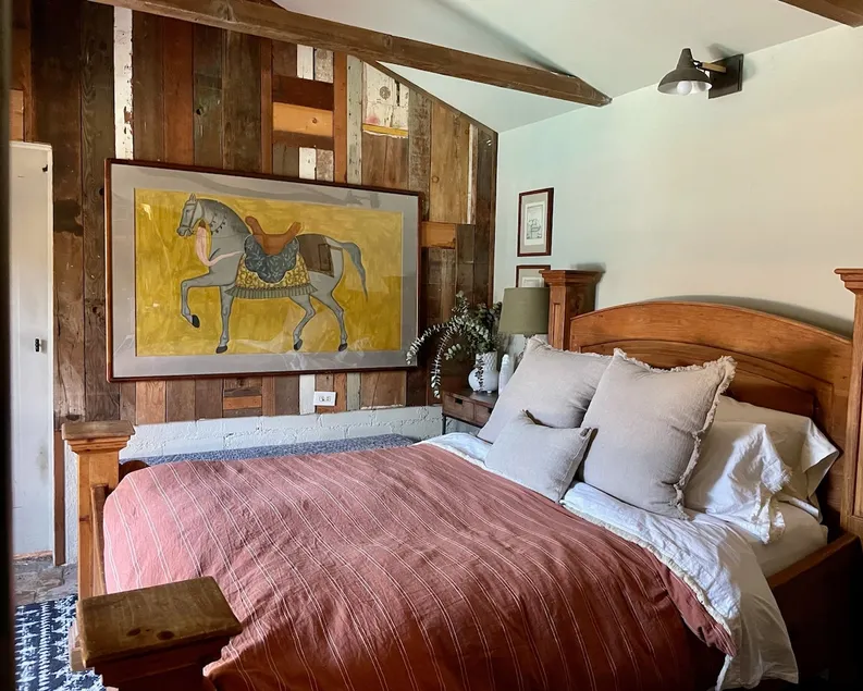 THE SAINT CLAIR -- A RUSTIC PRIVATE GUEST HOUSE - Image 1