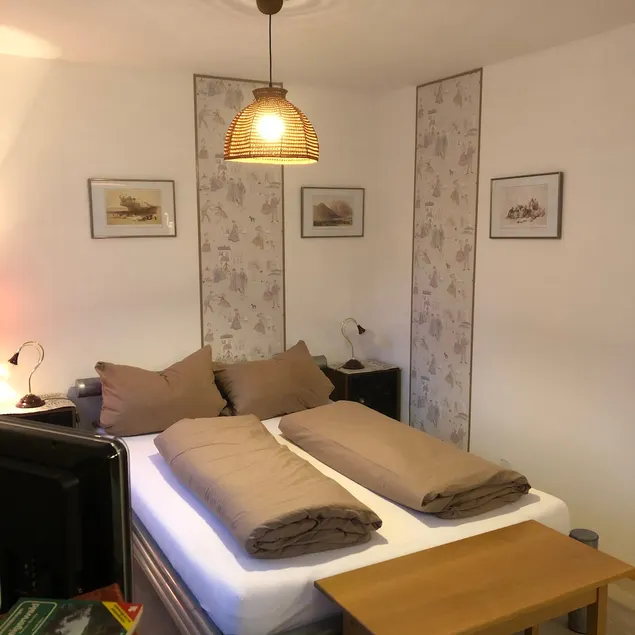 Apartment with bathroom & single kitchen + garden use - Image 1