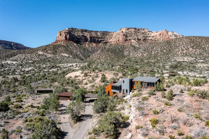 Exposed Sandstone Slab From Hillside in Home, 5200 SqFt, Amazing Views! - Image 1