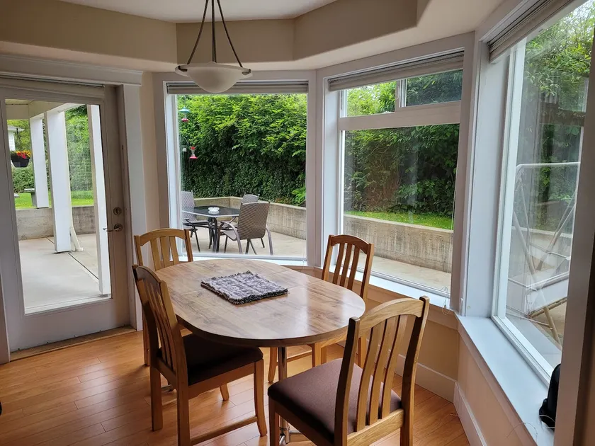 Sunny suite close to Sooke harbour and town core. - Image 1