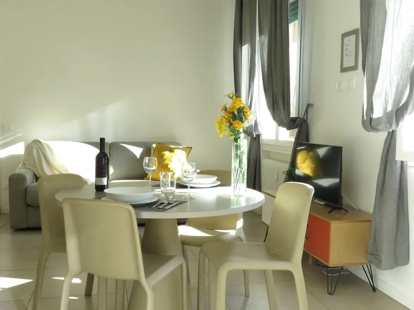 8 Colonne Apartments - Image 1