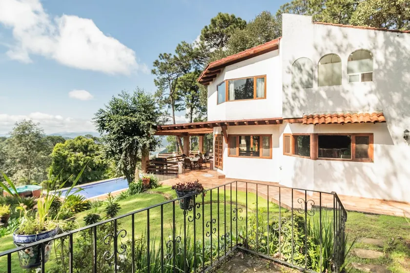 Mexican house with forest, lake view and pool - Image 1