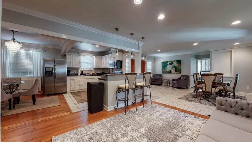 Nashville's Beverly Hills! Green Hills Home. - Image 1