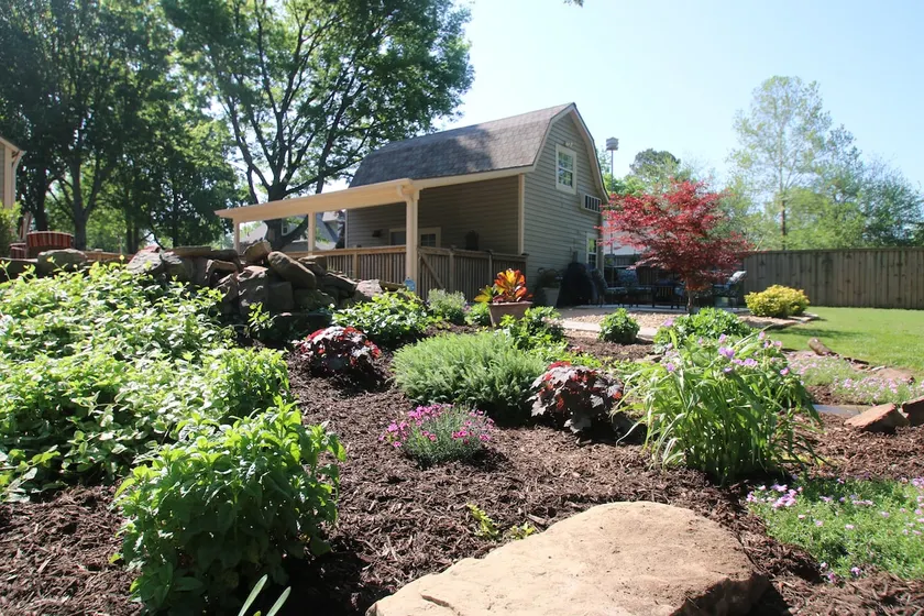 1894 Barn House Rustic-chic downtown retreat. - Image 1