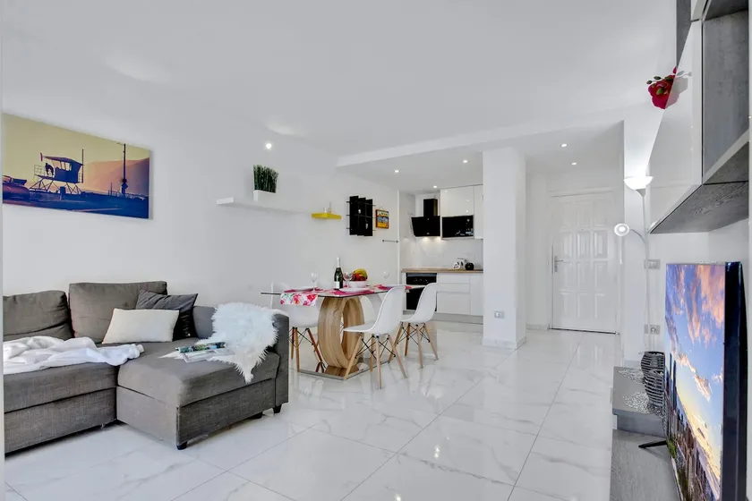 Hard Rock apartment with garage on the beach - Image 1