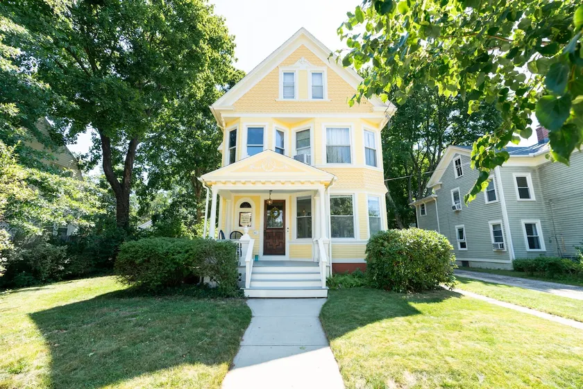Victorian Retreat | Near Yale + EV Charger - Image 1