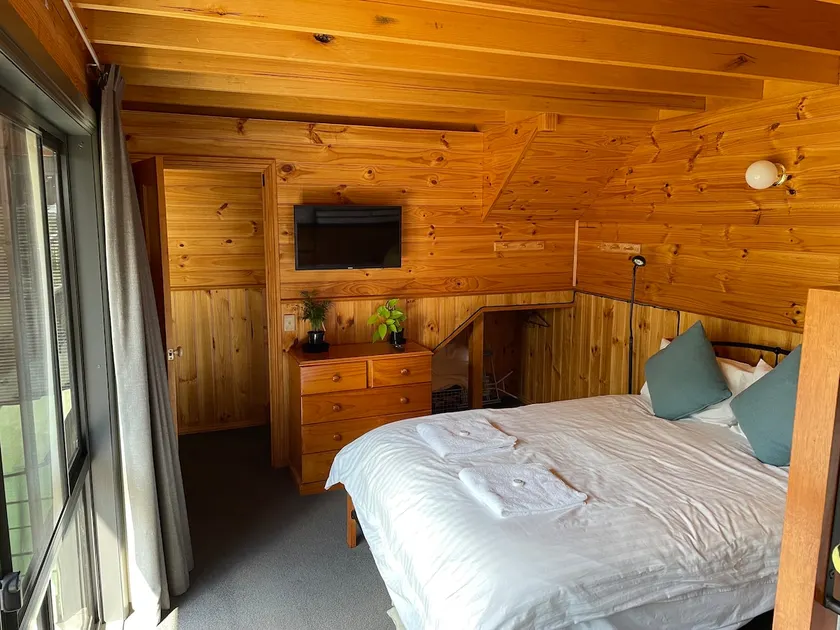 Cedar Retreat - Semi-detached Apartment - Image 1