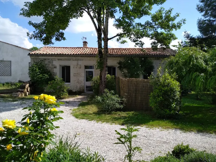 Charming little house near Angoulême - Image 1