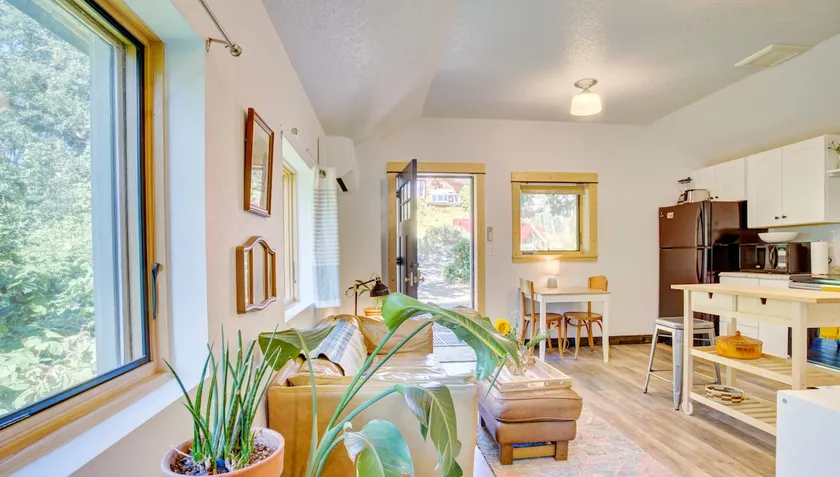 Cozy Guest Home in Downtown White Salmon - Image 1
