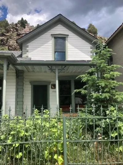 1896 Cottage with Mountain Views - Image 1