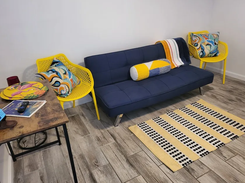 Super Cute Lots of privacy & parking. Pet Friendly - Image 1