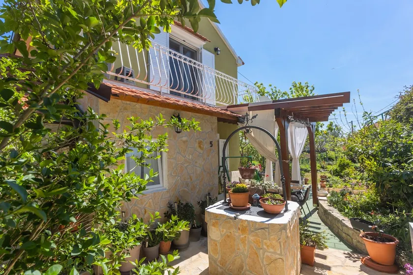 Peaceful house in nature nearby National Park Krka - Image 1