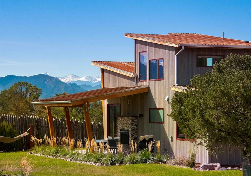 Modern Cabin, Fireplace + Views, Near Royal Gorge - Image 1