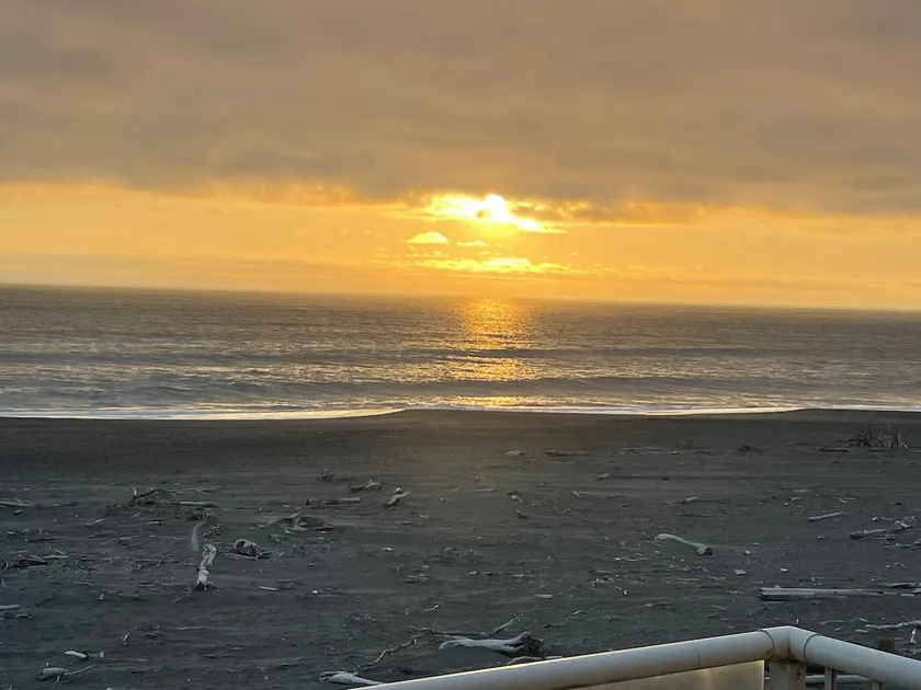 Waters Edge Beachfront at it’s best! - Image 1